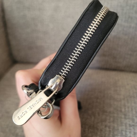 Michael Kors Jet Set Center Stripe Leather Wallet - Picture 4 of 11